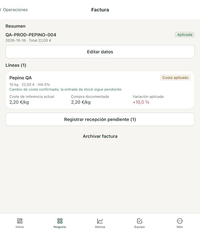 Detalle real de una factura sintética en Orena, con compra documentada y coste de referencia diferenciados
